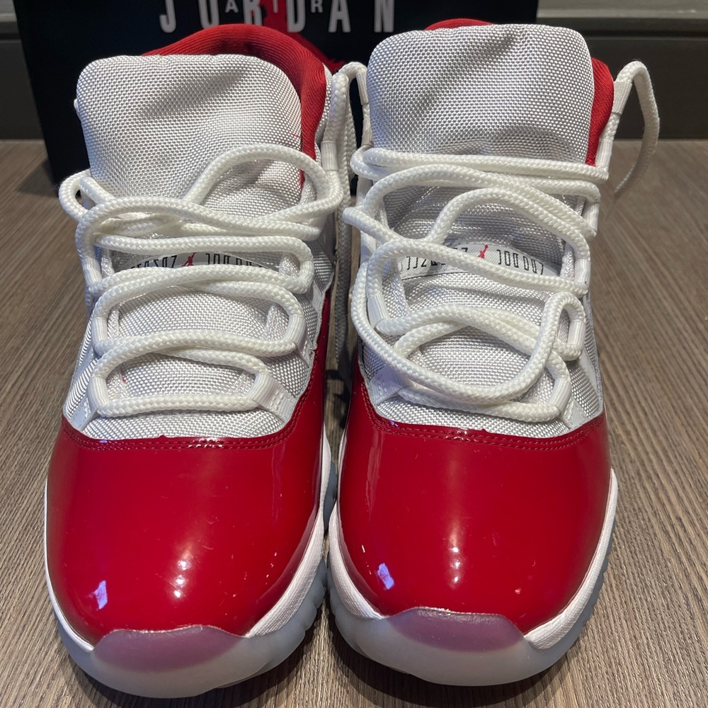 Jordan 11 “Cherry” size 11